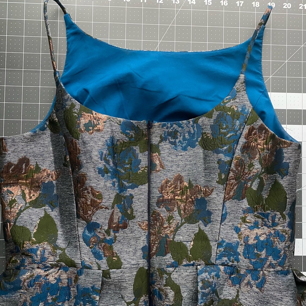 Gal Meets Glam Dress Size 12 - Picture 10 of 13